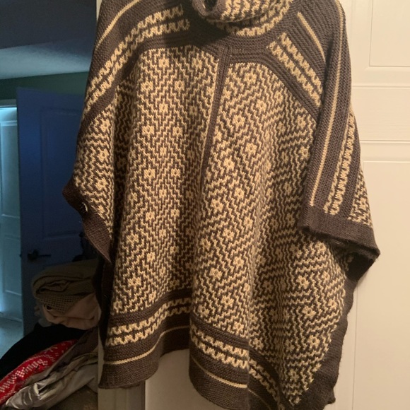 Poncho - Picture 2 of 3